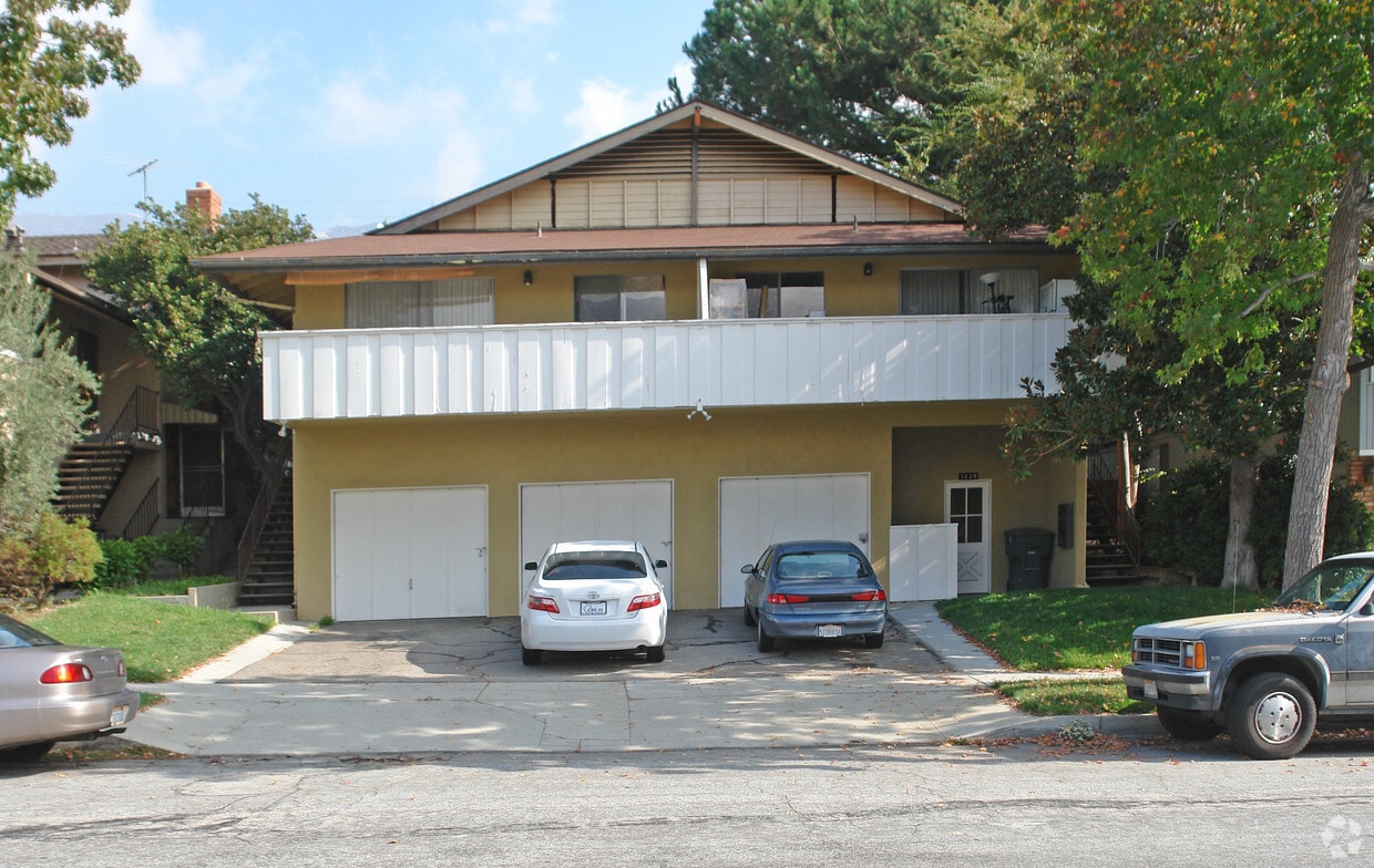 Building Photo - 3229 Fairesta St