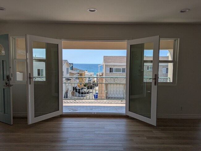Foto del edificio - 3112 Manhattan Ave