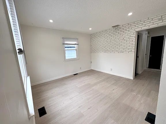 Foto del edificio - 7283 Packard Ave
