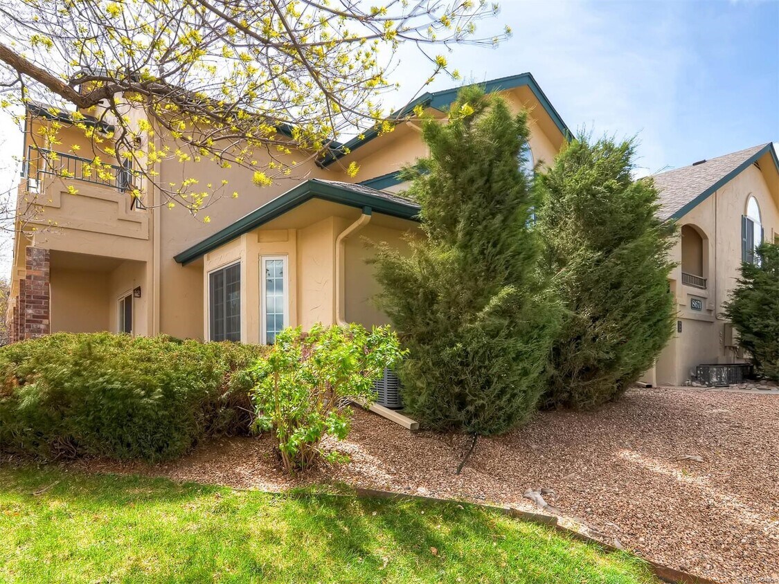 Foto principal - 8671 E Dry Creek Rd