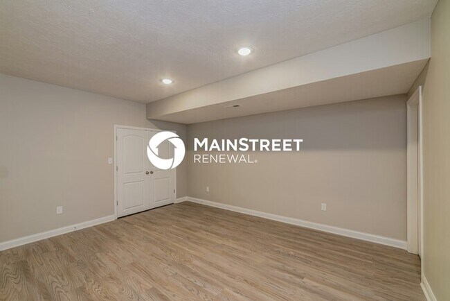 Foto del edificio - 4 Bedroom Pet-Friendly Home in Shepherdsville, KY with Main Street Renewal