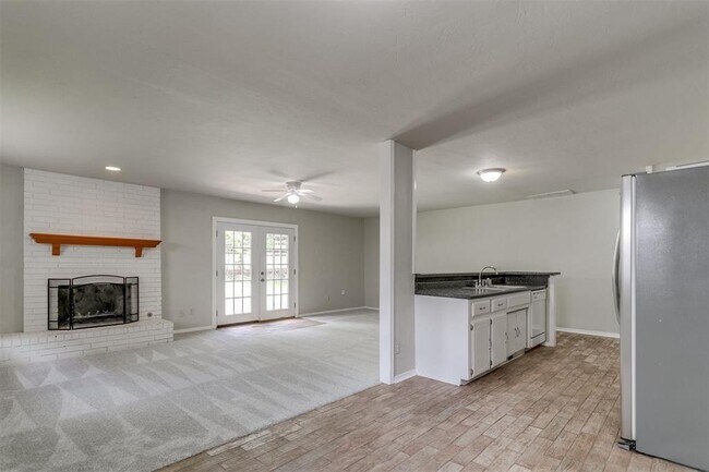 Building Photo - 809 Willow Run