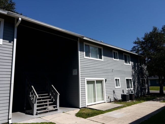 Building Photo - 30 W Rhodes Dr