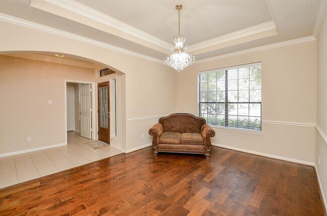 Building Photo - 606 Coggins Point Way