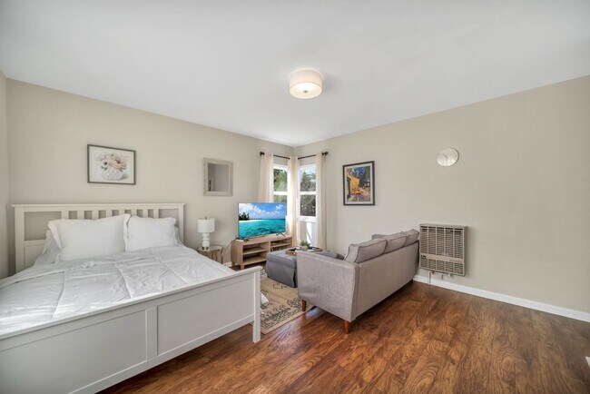 Building Photo - CENTRAL BERKELEY STUDIO APARTMENT FOR RENT...