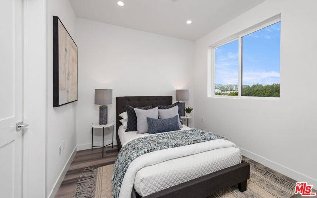 Foto del edificio - 667 Wilton Pl
