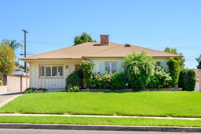 Building Photo - 630 Uclan Dr