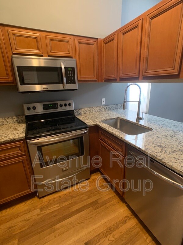 Building Photo - 2321 Rutger St