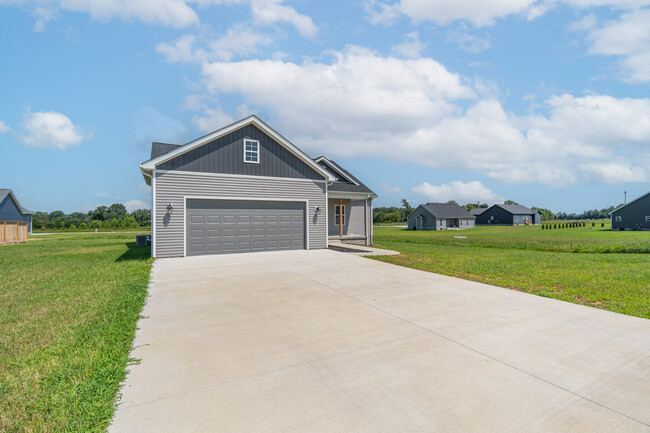 Building Photo - 147 Greenbriar Ln