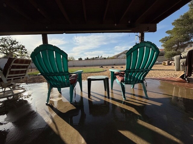 Patio interior - 16362 Kamana Rd