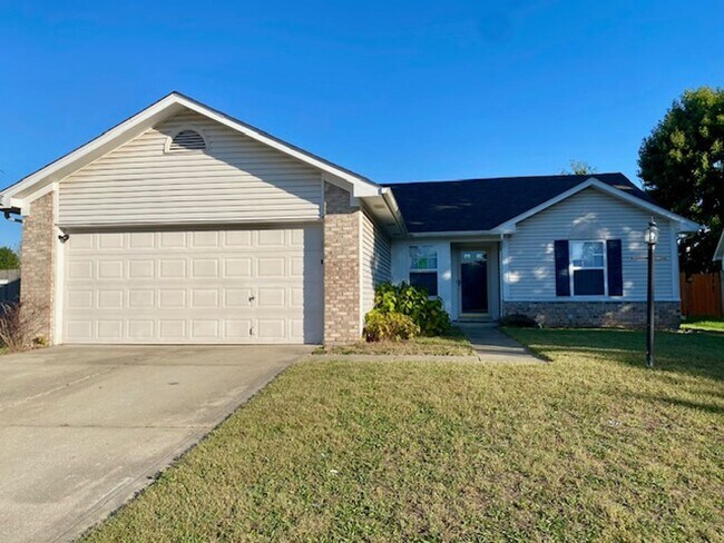 Foto del edificio - Great 3 Bedroom 2 Bathroom Ranch Style Hom...