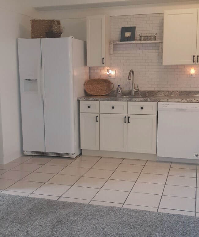 New Kitchen - 800 W Belleview Ave
