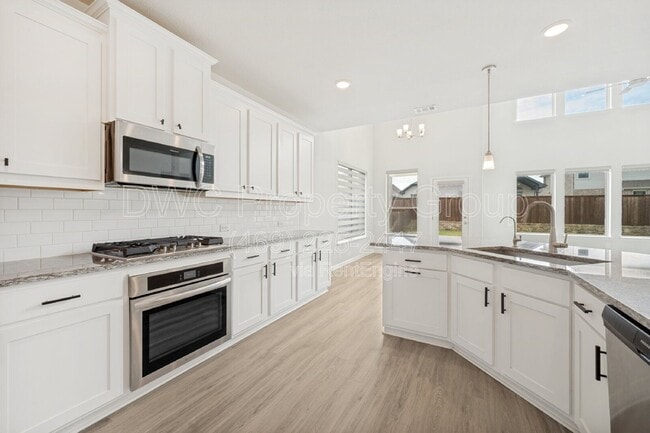 Building Photo - 16712 Hidden Cove Dr