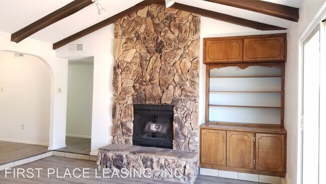 Building Photo - 3 br, 2 bath House - 524 Merrill Dr.