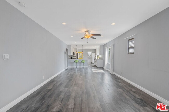 Foto del edificio - 3111 W 69th St