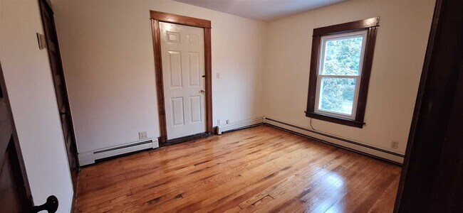 Building Photo - 360 Violet Ave