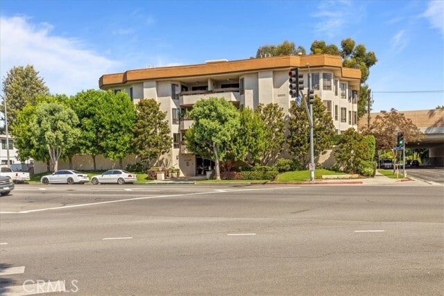 Building Photo - 10409 Riverside Dr
