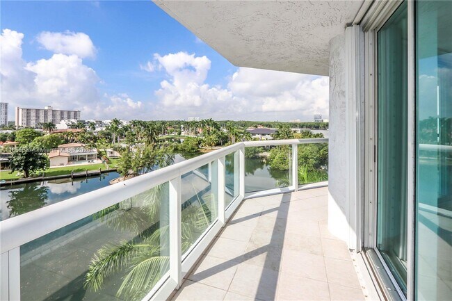 Foto del edificio - 16500 Collins Ave