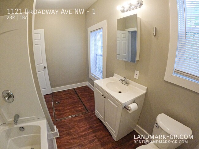 Foto del edificio - 1121 Broadway Ave NW