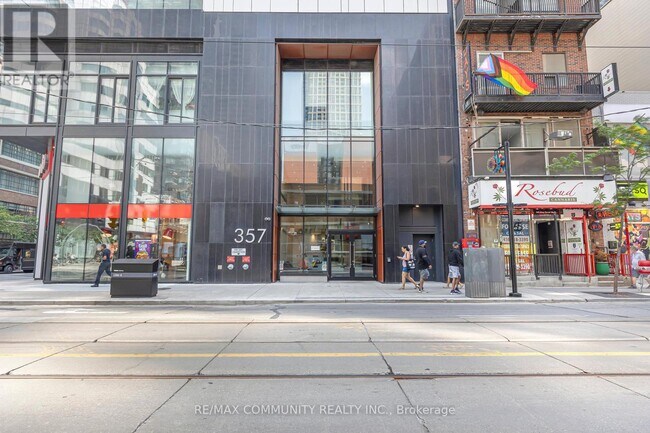 Photo du bâtiment - 357-3357 King St W
