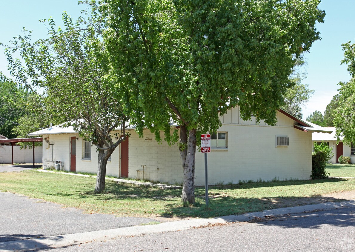 Building Photo - 1048 E Rose Ln