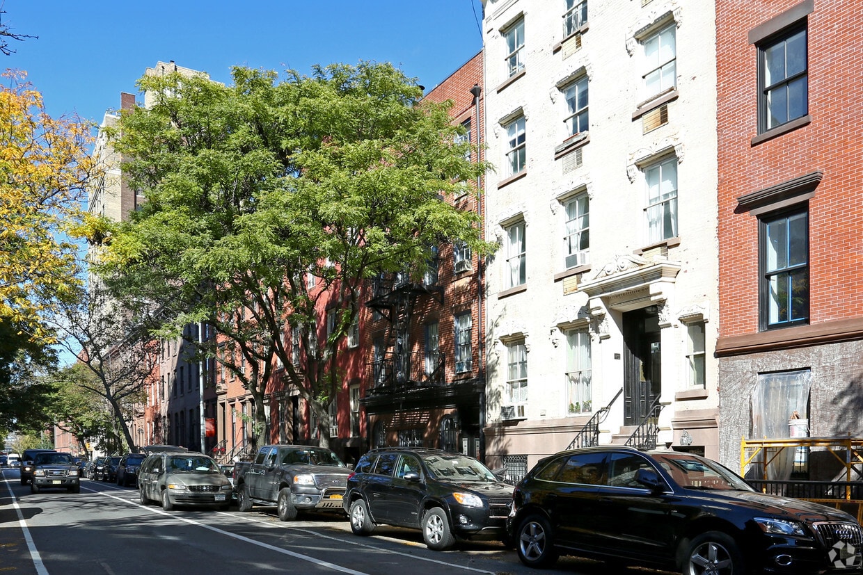 Primary Photo - 337 W 20th St