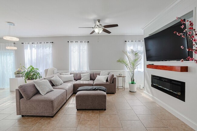 Foto del edificio - 1854 S Fallbrook Dr