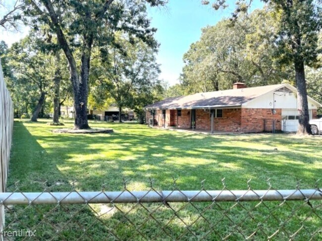Building Photo - 3 br, 2 bath House - 525 Ronnette Dr.