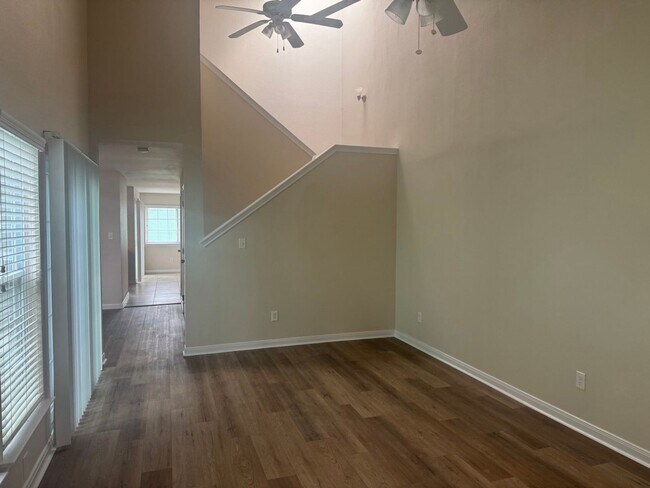 Foto del edificio - Nice 2 story townhome for rent in quiet ne...