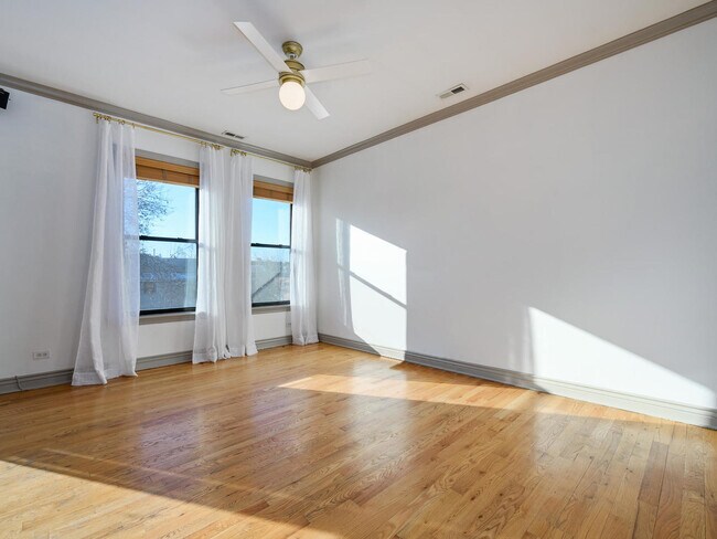 Foto del edificio - 1654 W Wabansia Ave