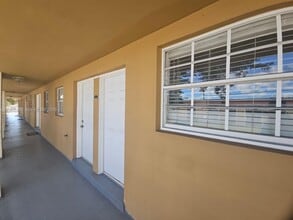 Building Photo - 5500 SW 77th Ct