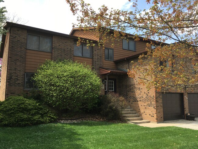 Griffith Apartment Bldg - 614 N Elmer St