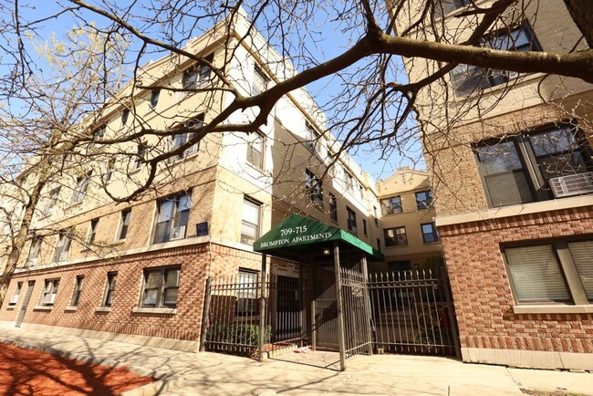 Building Photo - 716 W Brompton Ave