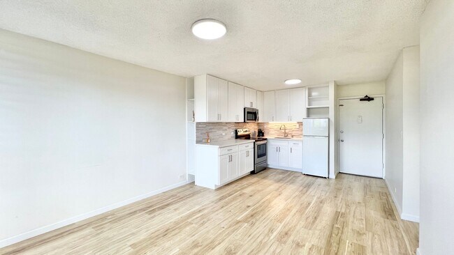 Building Photo - 2 BED/1 BATH/1 PRKG GROUND FLOOR UNIT - PE...