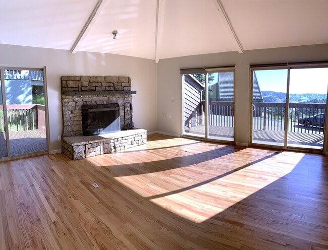 Building Photo - 993 Arrow Wood Dr