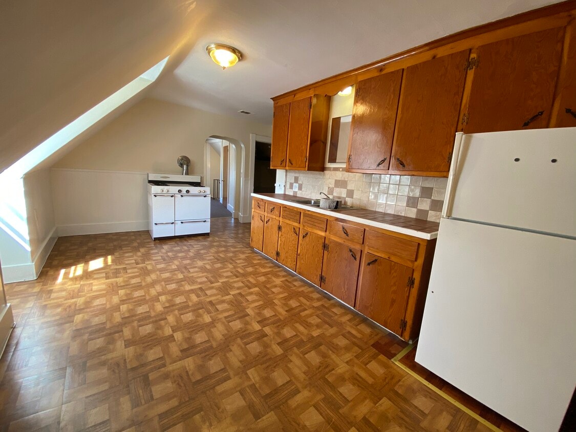 117 Hildreth St, Lowell, MA 01850 Apartments in Lowell, MA