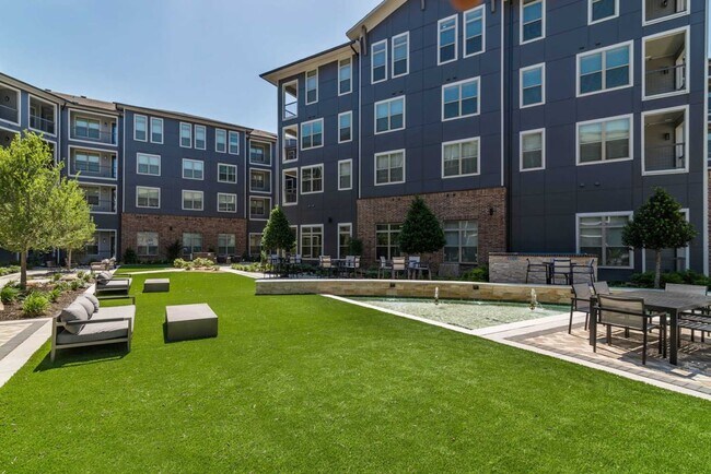 Building Photo - 3030 Ohio Dr