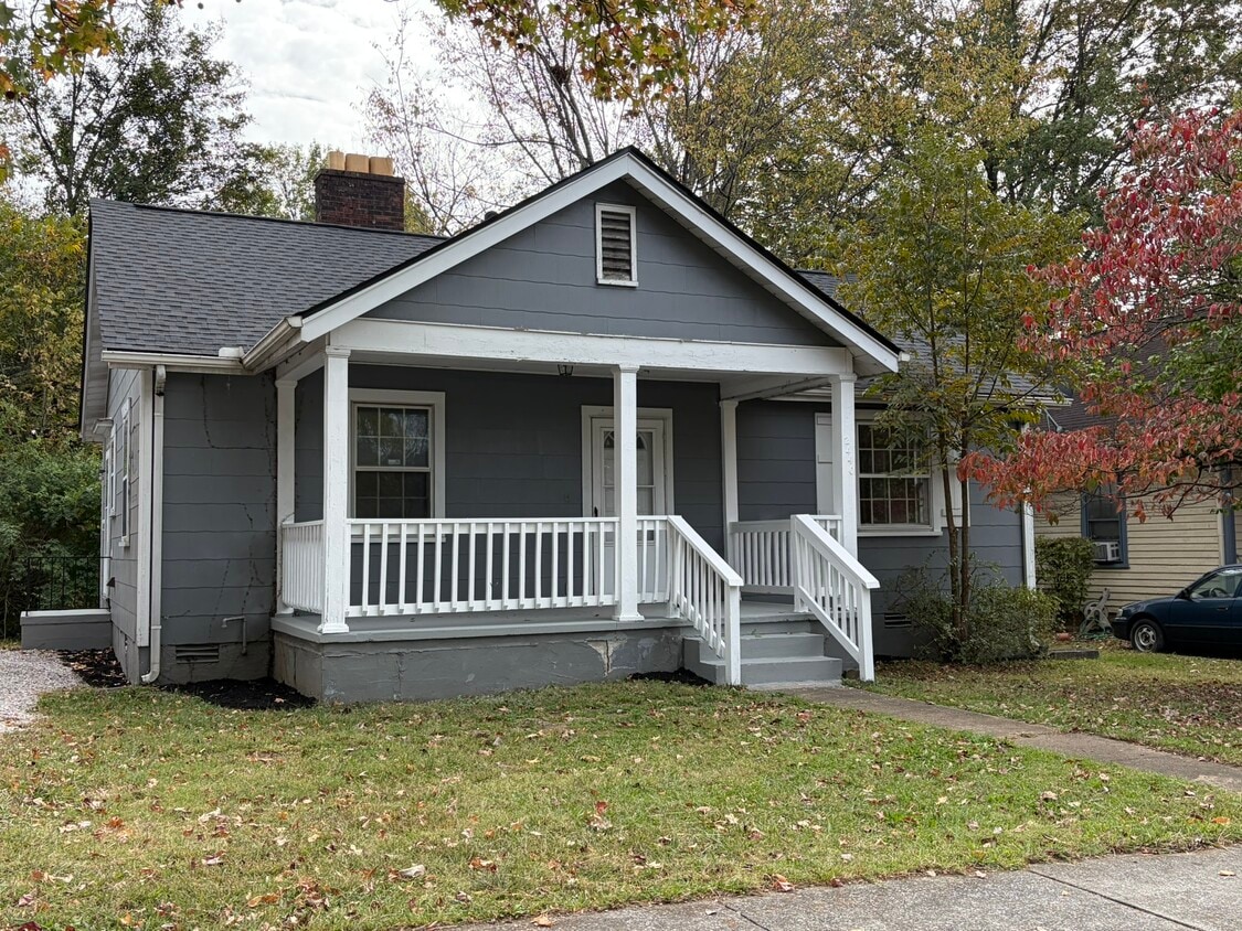 Primary Photo - 2440 Woodbine Ave