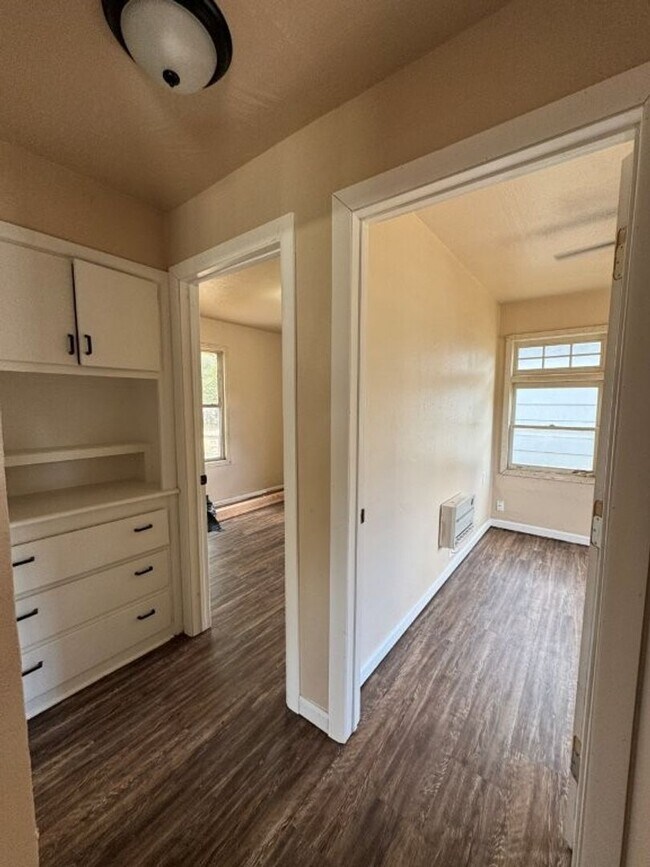 Foto del edificio - 2 bed one bath all new inside!