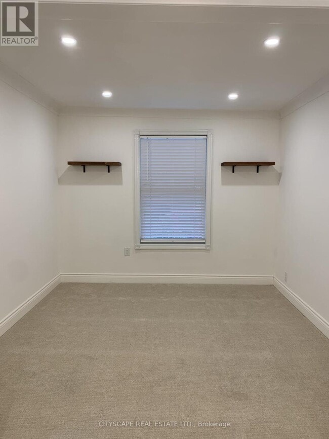 Photo du bâtiment - 12 Kinrade Ave