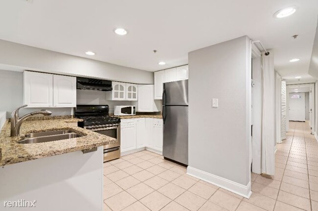 Building Photo - 2 br, 2 bath Condo - 317 13th St SE B Unit B