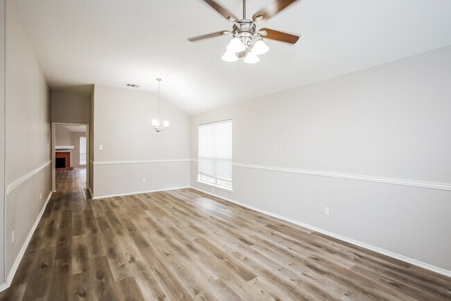 Foto del edificio - 817 Mackenzi Dr