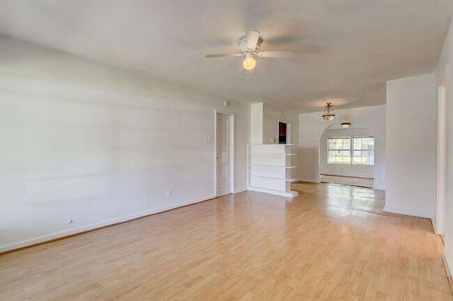 Building Photo - 7506 Linwood Ave