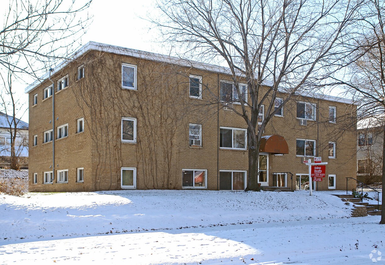 Primary Photo - 656 Ashland Ave
