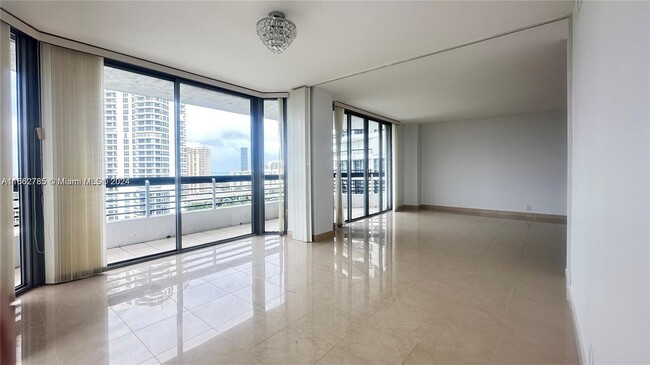 Foto del edificio - 3530 Mystic Pointe Dr