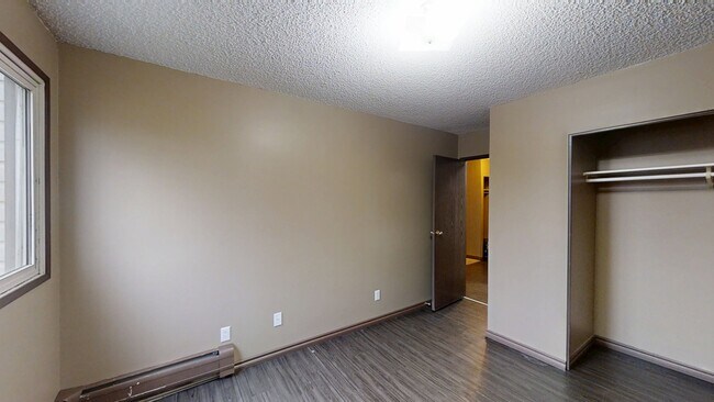 Photo du bâtiment - 5117-5144 44 St