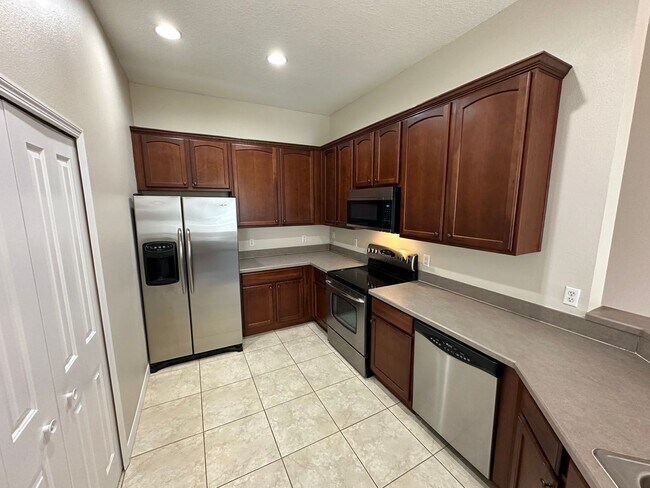 Building Photo - 2 Bedroom, 2 Bath With One Car Garage and ...