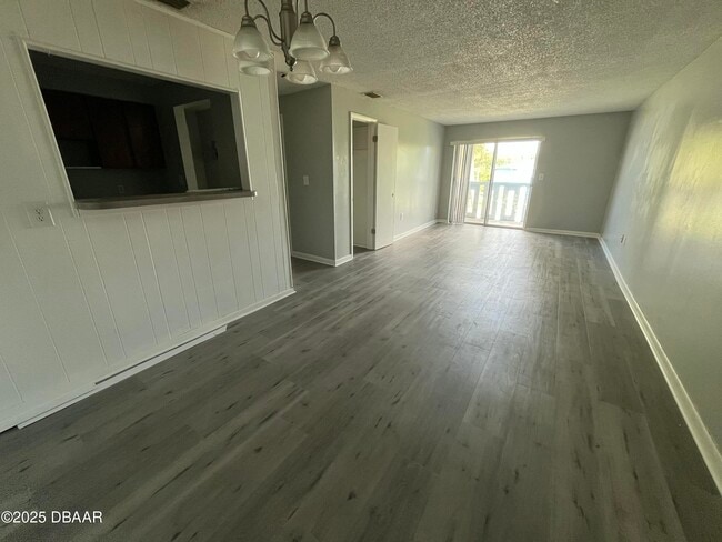 Building Photo - 1850 S Park Ave