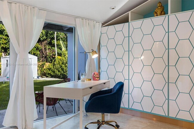 Building Photo - 11403 NE 8th Ave