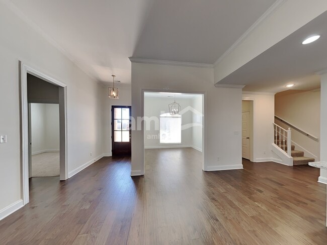 Building Photo - 3284 Vineyard Dr S